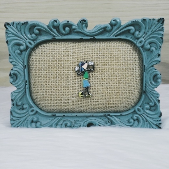 Disney Cool Characters- Goofy Pin - Picture 1 of 2